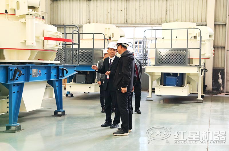 用戶考察制砂機生產(chǎn)車間 用戶考察制砂機生產(chǎn)車間