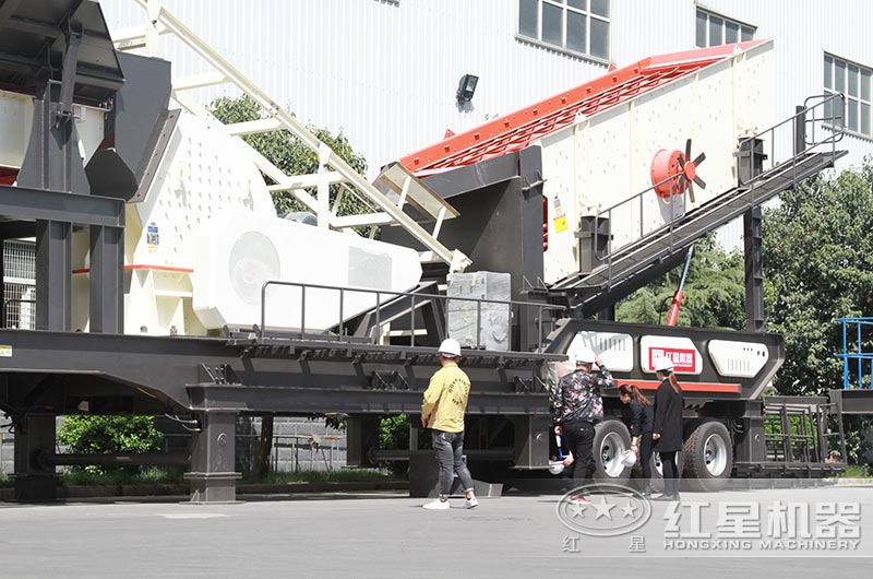 用戶考察移動(dòng)破碎機(jī) 用戶考察移動(dòng)破碎機(jī)