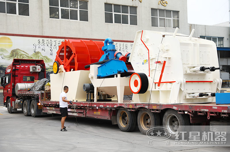 司機師傅打包洗砂機、細沙回收一體機準備發(fā)往安徽現(xiàn)場