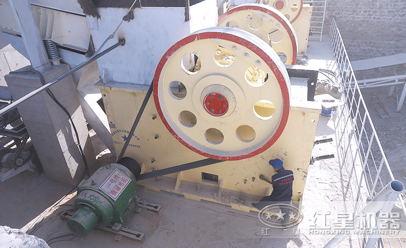 大型碎石機(jī)生產(chǎn)線(xiàn) 大型碎石機(jī)生產(chǎn)線(xiàn)