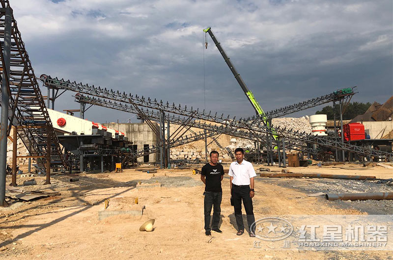 再生骨料破碎、篩分生產(chǎn)現(xiàn)場