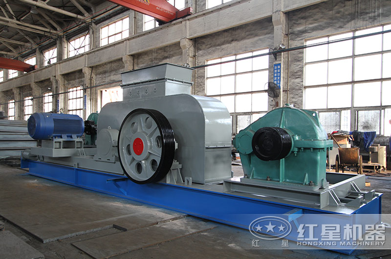 對輥破碎機(jī)車間實(shí)拍 對輥破碎機(jī)車間實(shí)拍