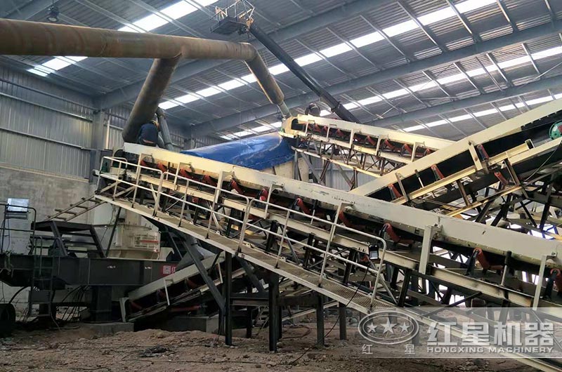 花崗巖石制砂、場地有限怎么辦？這臺移動制沙機幫你搞定