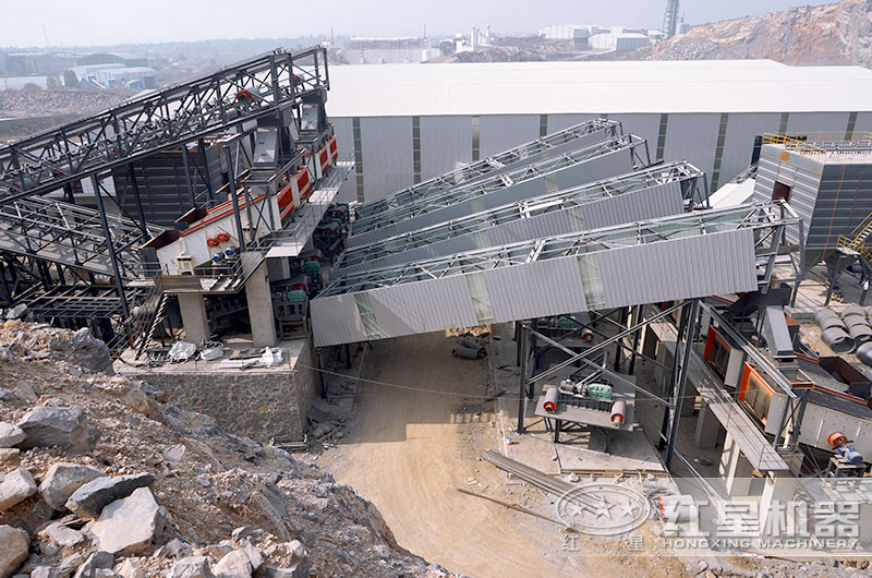 加工碎石料現(xiàn)場，符合環(huán)保標(biāo)準(zhǔn)