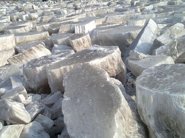 石膏磨成粉有哪些用途？石膏磨粉設(shè)備與工藝流程