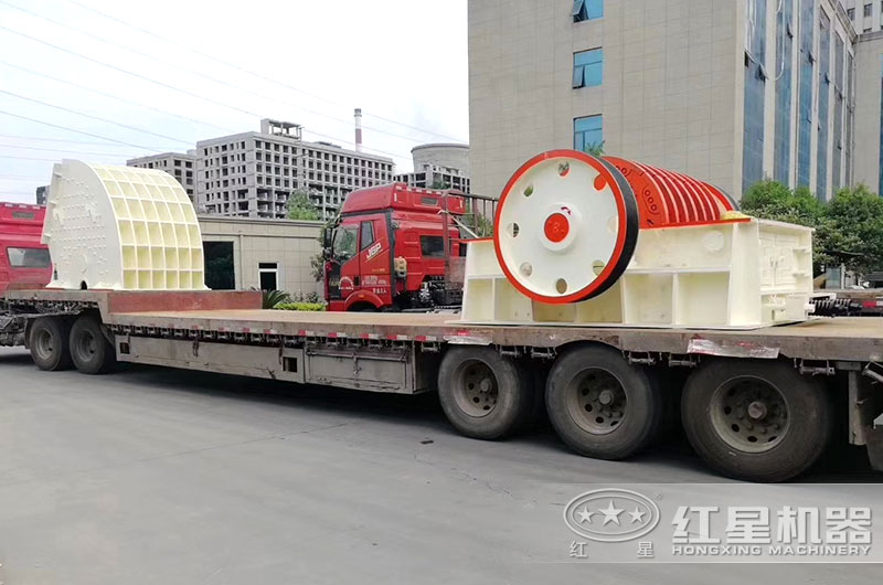 錘式破碎機發(fā)貨現場 錘式破碎機發(fā)貨現場