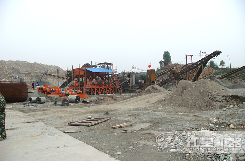 小型液壓對(duì)輥破碎機(jī)常用型號(hào)及價(jià)格，提供現(xiàn)場(chǎng)視頻